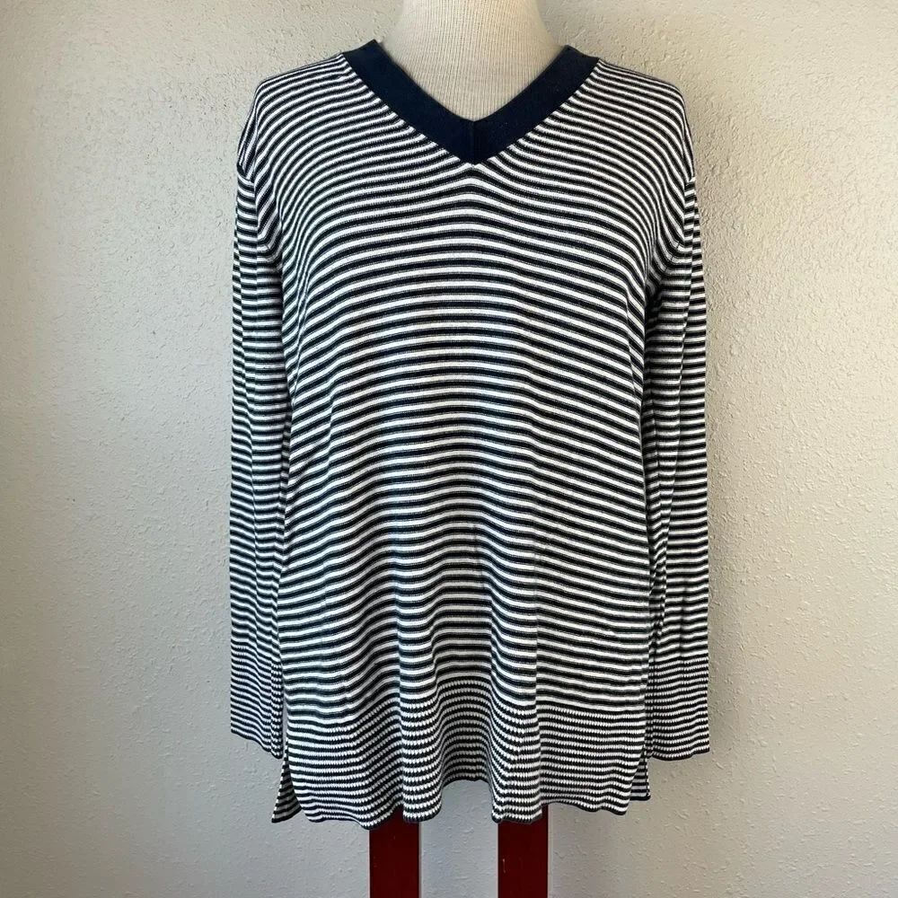 Tommy Hilfiger Long Sleeve V-Neck Sweatshirt Size M